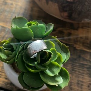 Hammered silver ring sz 6